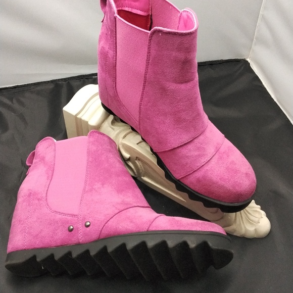 Source unknown- Bright pink,suede ankle boot - Picture 3 of 3